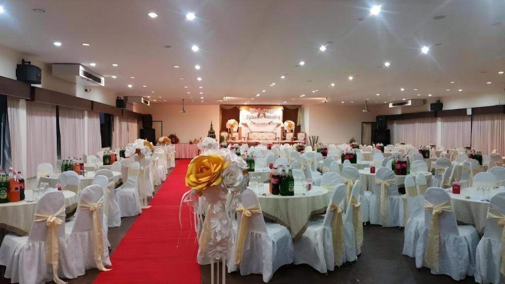 Dusit Hotel Sakon Nakhon Eksteriør bilde