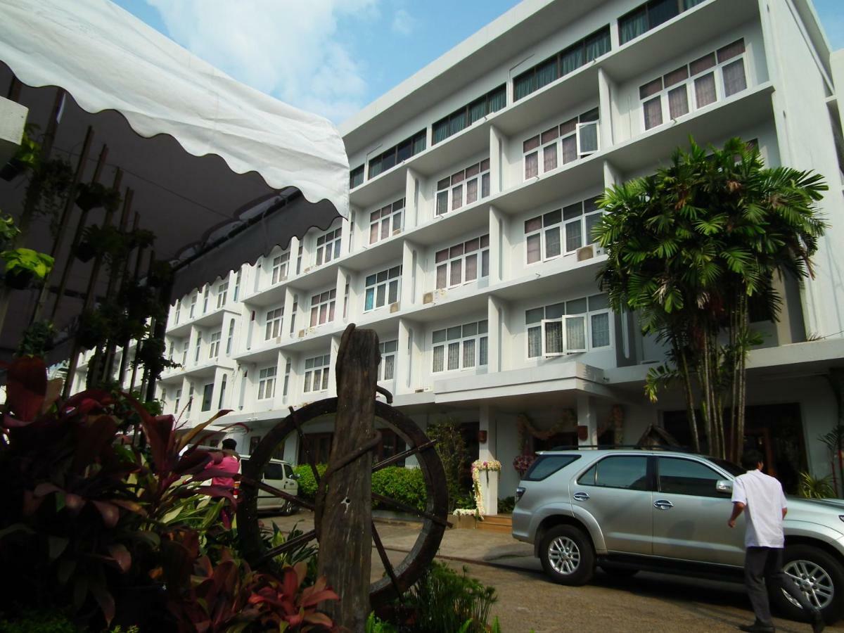 Dusit Hotel Sakon Nakhon Eksteriør bilde